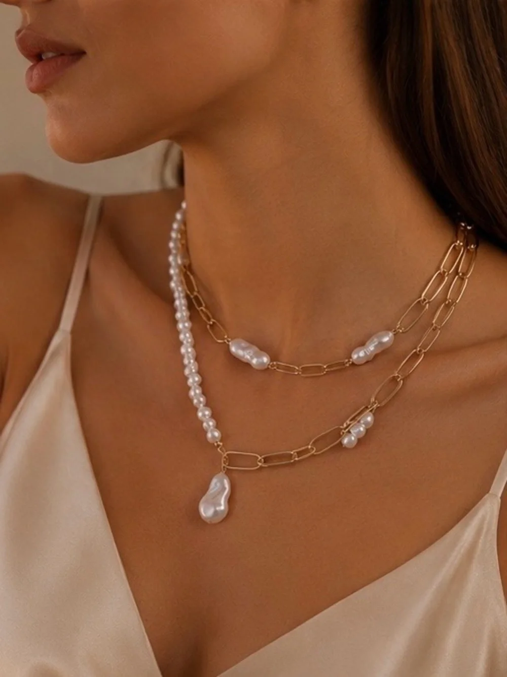 Luxe Baroque Pearl Layered Necklace - Picture 3 of 5